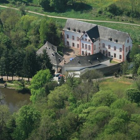 Prisma Hotel Burg Bollendorf Eksteriør billede